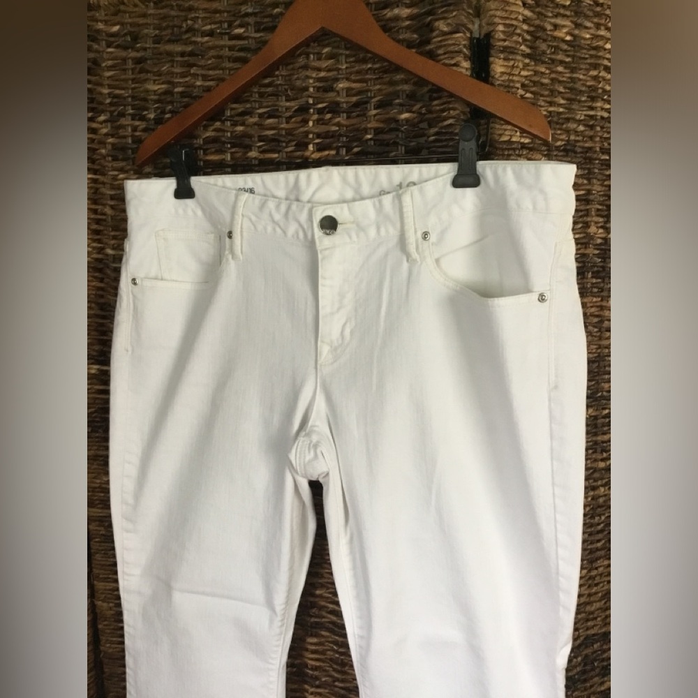 GAP - Picture 2 of 16